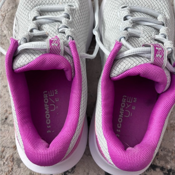 Under Armour athletic shoes - Picture 3 of 10